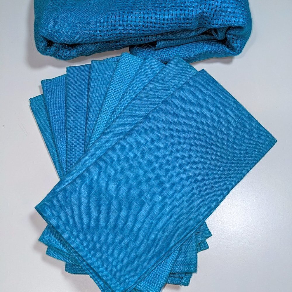 Blue Green Floral Tablecloth and (8) Napkins Set 60"x59"